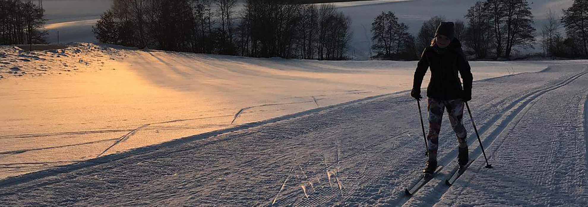Skilangläuferin Winterlandschaft Obernzell